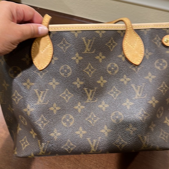 Adorable pre loved small never full authentic Louis Vuitton bag - Picture 8 of 10